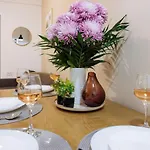 Apartment Halo - Victoria Boulevard I Carpark Nearby I Balcony *