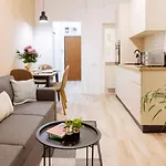 Apartment Halo - Victoria Boulevard I Carpark Nearby I Balcony Bucharest