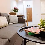 Apartman Halo - Victoria Boulevard I Carpark Nearby I Balcony Bukarest