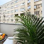 Apartment Halo - Victoria Boulevard I Carpark Nearby I Balcony Bucharest