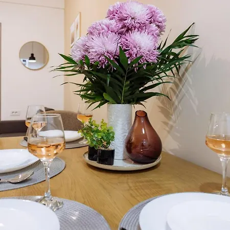 Apartment Halo - Victoria Boulevard I Carpark Nearby I Balcony *