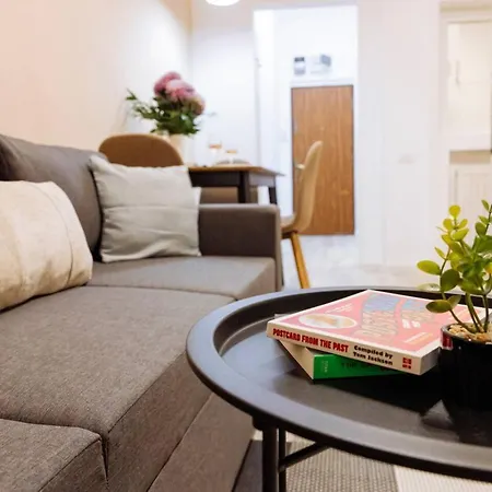 Apartment Halo - Victoria Boulevard I Carpark Nearby I Balcony Bukarest