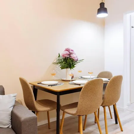 Apartment Halo - Victoria Boulevard I Carpark Nearby I Balcony