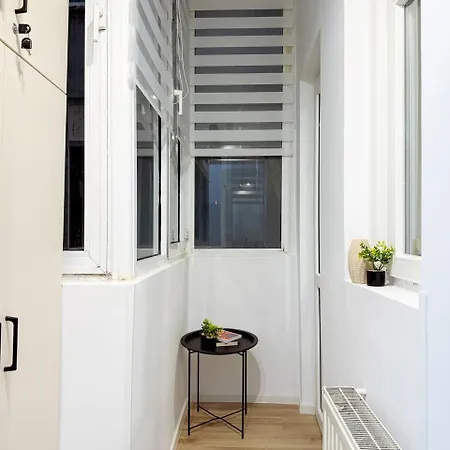 Halo - Victoria Boulevard I Carpark Nearby I Balcony Apartment Bukarest
