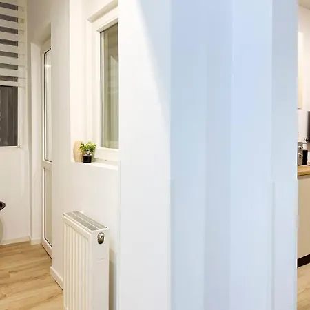 Halo - Victoria Boulevard I Carpark Nearby I Balcony Apartment Bukarest