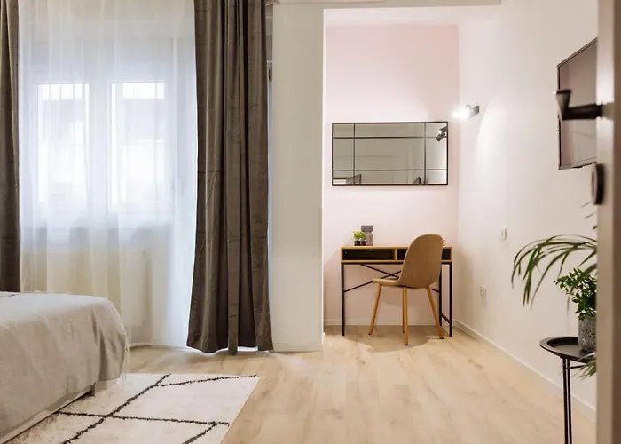 Halo - Victoria Boulevard